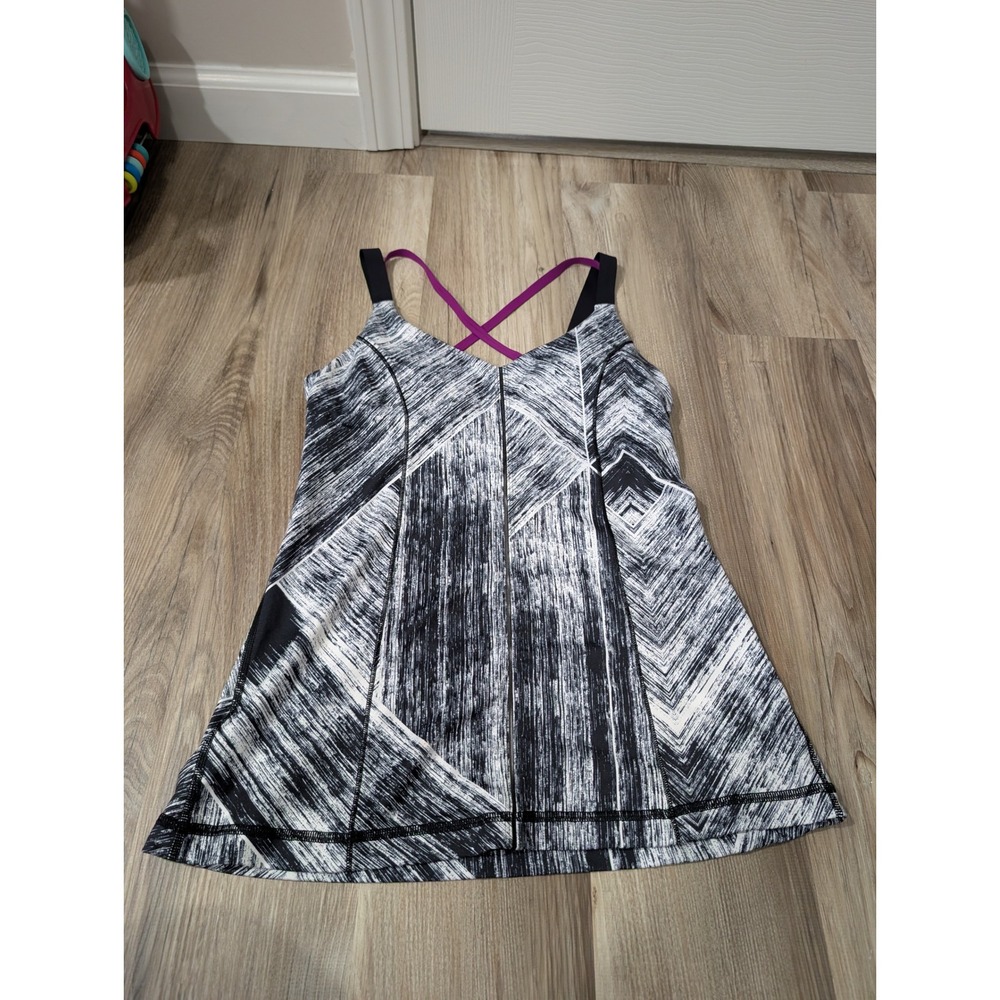 Lululemon, 6, Hot to Street, Strappy Athletic Tank, Heat Wave Black/White, Yoga